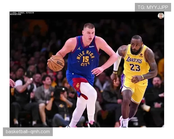 奥尼尔低位背打制造包夹,与约基奇拉开进攻空间 奥尼尔低位背打制造包夹,与约基奇拉开进攻空间